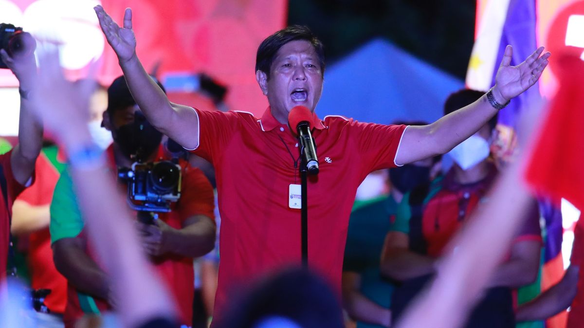 Syn diktátora, nebo růžová vdova? Filipíny zvolí nástupce drsňáka Duterteho